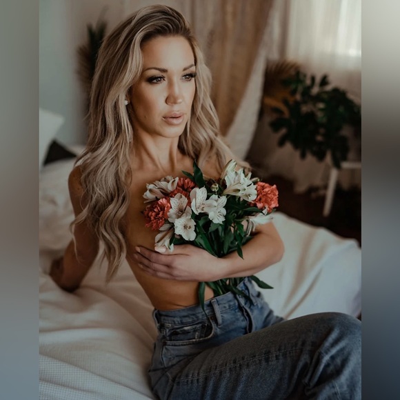 Meet your Posher, Jessica - Picture 2 of 2